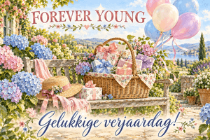 Een tuinbank met cadeaumand, strohoed en pastelballonnen staat tussen hortensia's in de zomer, met de teksten FOREVER YOUNG en Gelukkige verjaardag!