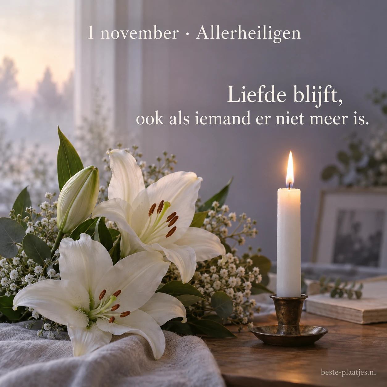 Witte lelies en een brandende kaars brengen een liefdevolle boodschap van herinnering.