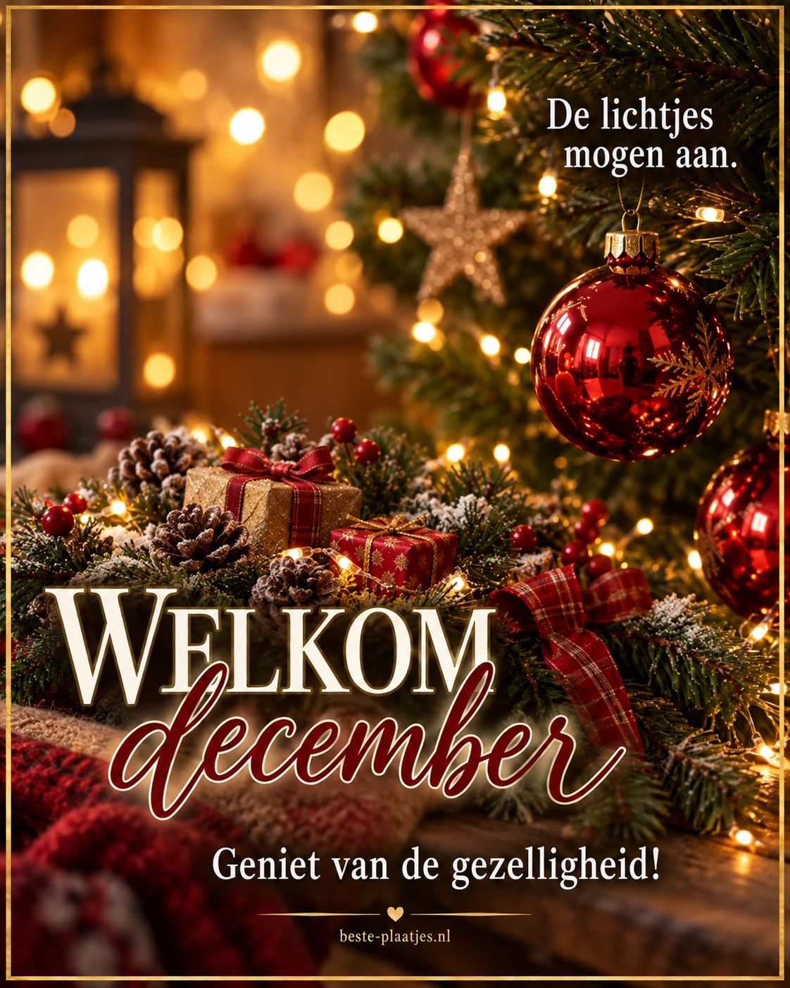 Rode kerstballen en gouden lichtjes brengen de gezellige sfeer van december. Rode kerstballen en gouden lichtjes brengen de gezellige sfeer van december.