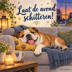 Een ontspannen bulldog ligt met zijn tong uit op een bank onder een warme deken.