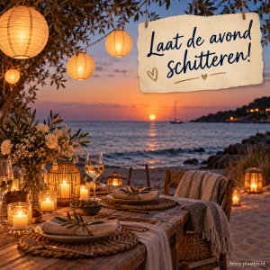 Sfeervolle lampionnen en kaarsen bij zee, gedekte tafel.