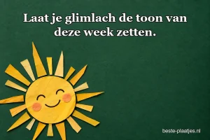 Een vrolijke gele papieren zon ligt op een groene achtergrond.