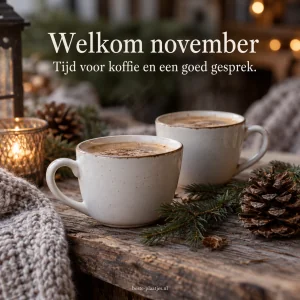 Twee kopjes koffie, dennenappels en lichtjes brengen gezelligheid in november.
