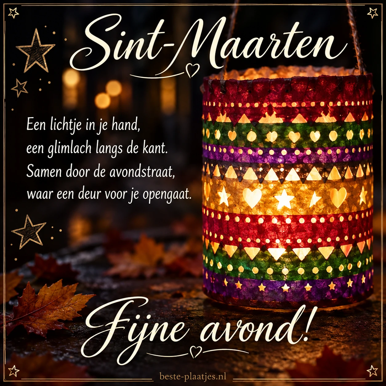 Een kleurrijke lampion naast een korte avondwens brengt Sint-Maartenlicht in het donker.