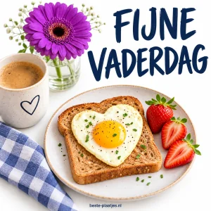 Een Vaderdagontbijt met een hartvormig ei, aardbeien, koffie en een paarse gerbera.