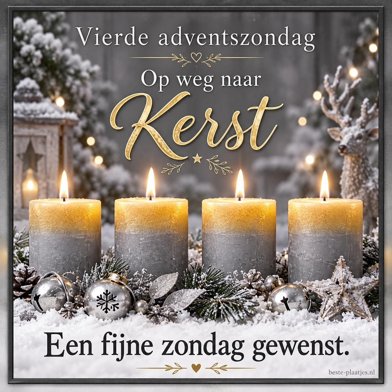 Vier grijze kaarsen met gouden accenten brengen licht op de laatste adventszondag.