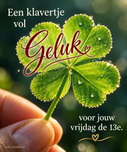 Een hand met een vierbladige klaver brengt een persoonlijke gelukwens voor vrijdag de 13e.