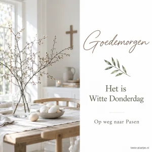Een tak in een glazen vaas en witte eieren staan op een lichte eettafel.